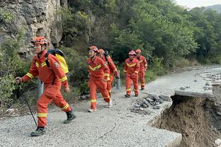 ? Có đi bộ hay không? Một lần vận bóng ném khoảng cách xa nhất: hai chữ cái lên bảng xếp hạng chen vào top 5